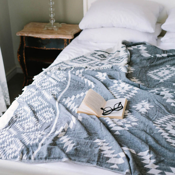 Motif Blanket Grey