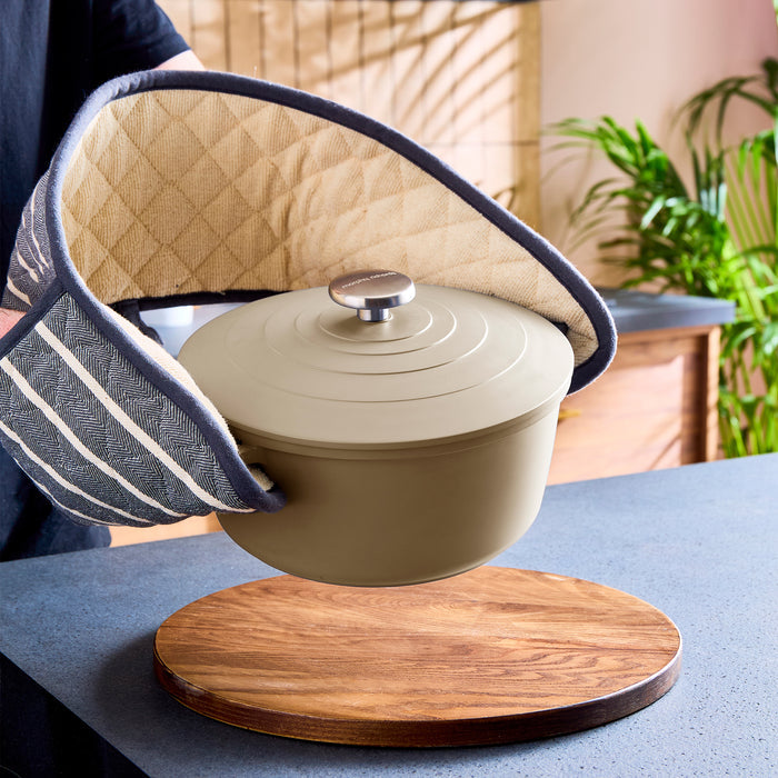 24cm Cast Aluminium Casserole Dish - Cream