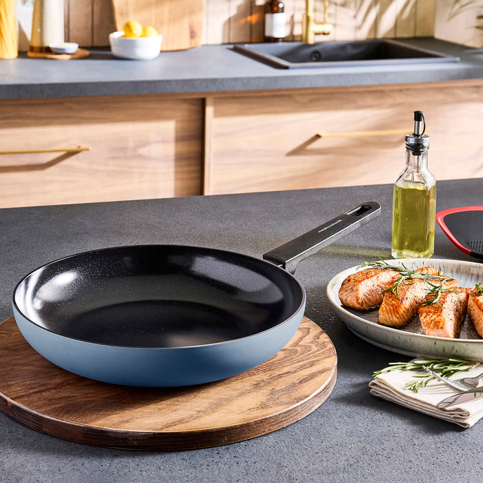 28cm and 20cm Recycled Aluminium Frying Pan Set - Blue
