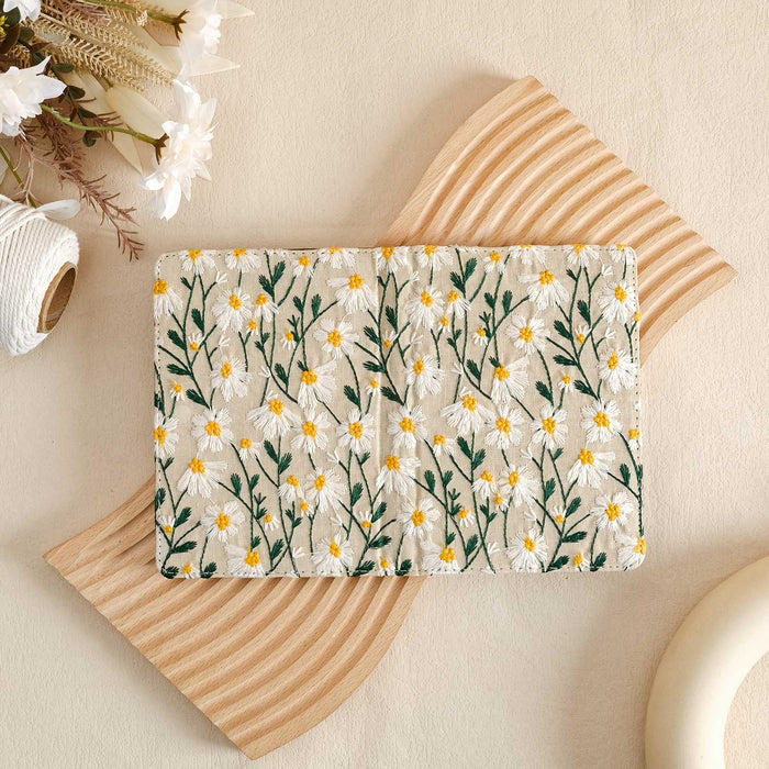 Embroidered Daisy Kindle Case - White