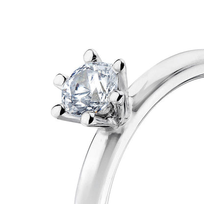 Diamantring i silver med 0,25 ct diamant infattad i krona.