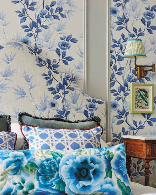 Lady Alford wallpaper - Porcelain/China Blue - Diane Hill