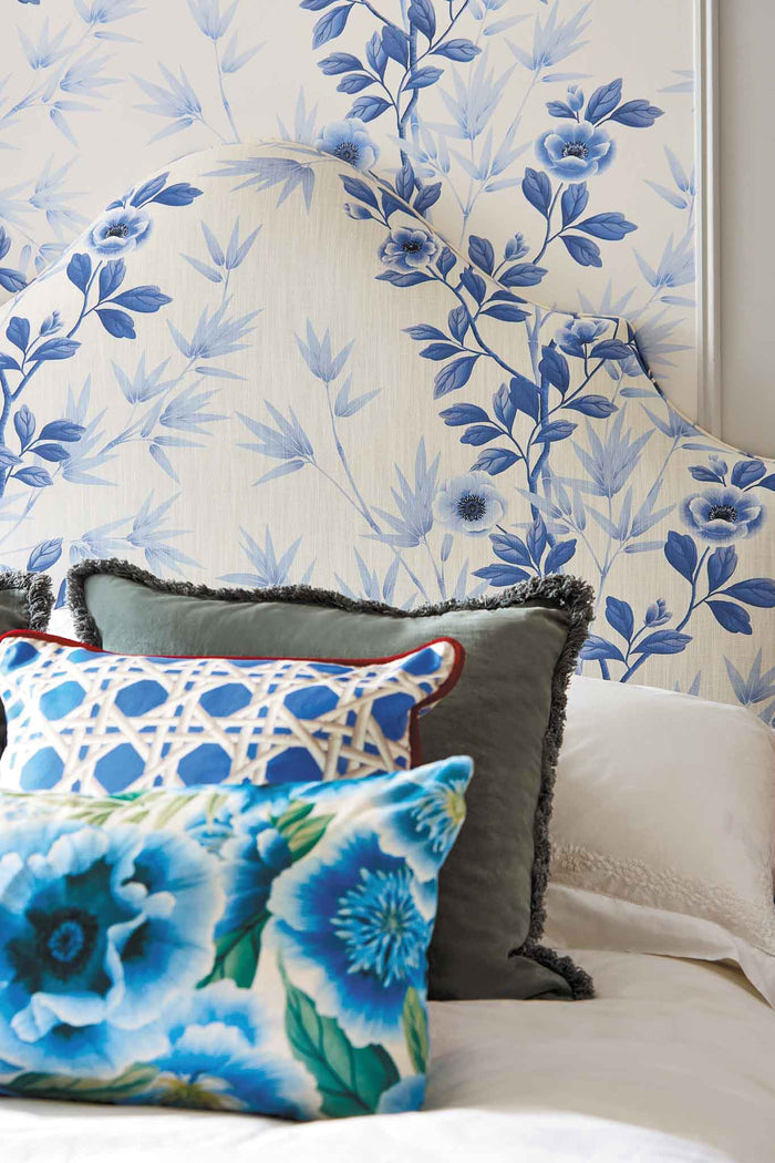 Lady Alford wallpaper - Porcelain/China Blue - Diane Hill
