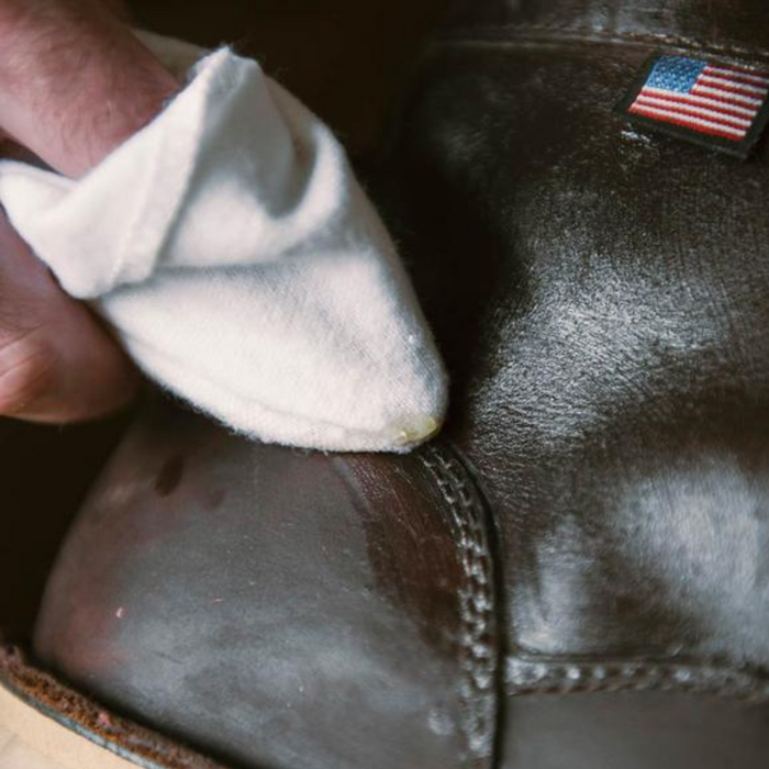 This all-purpose waterproofing treatment is the best way to protect and nourish all types of leather.