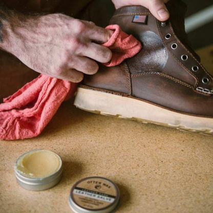 Leather Salve Conditioner restores suppleness, luster, and shine to dehydrated leather and helps protect from future damage.﻿