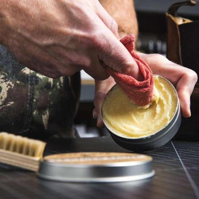 Leather Salve Conditioner restores suppleness, luster, and shine to dehydrated leather and helps protect from future damage.﻿