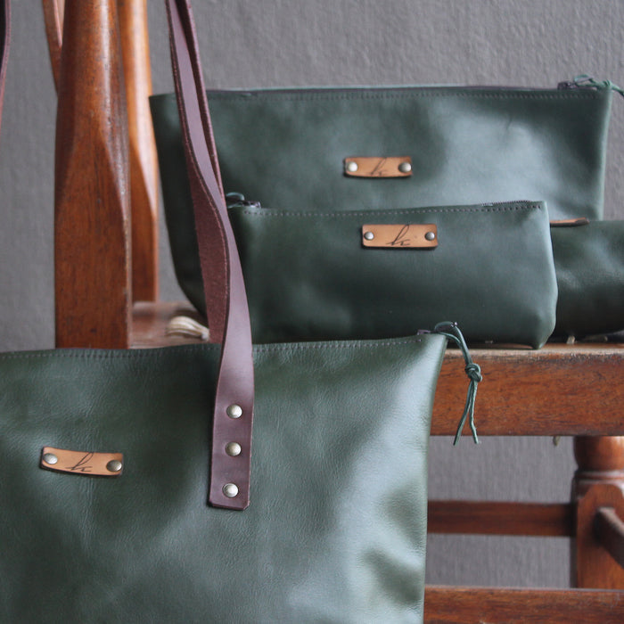 Leather make-up bag / pencil case – green