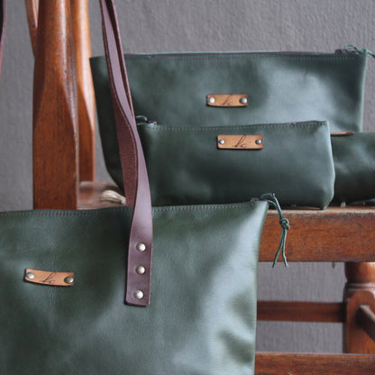 Leather make-up bag / pencil case – green