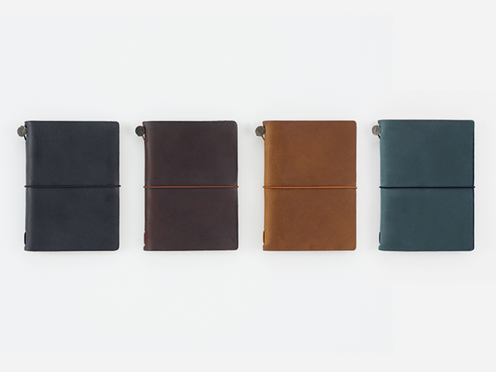 TRAVELER'S Notebook Passport Size - Navy Blue